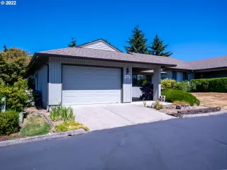 Photo #2: 22095179 Listing