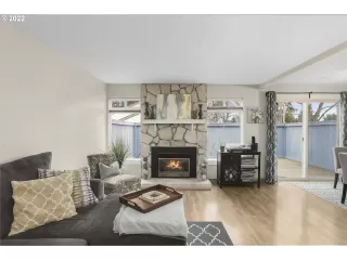 Photo #3: 22095448 Listing