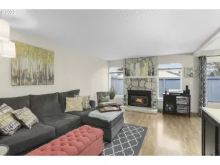 Photo #4: 22095448 Listing