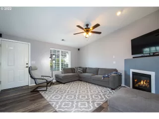 Photo #6: 22095681 Listing