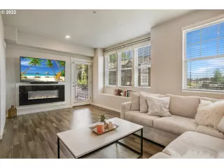 Photo #2: 22095762 Listing