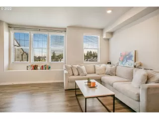 Photo #3: 22095762 Listing