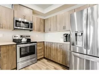 Photo #5: 22095762 Listing