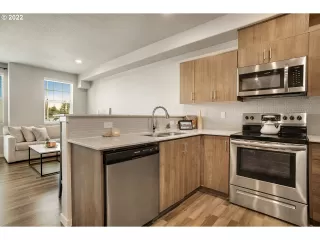 Photo #6: 22095762 Listing