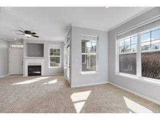 Photo #5: 22095949 Listing