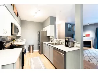 Photo #2: 22096085 Listing