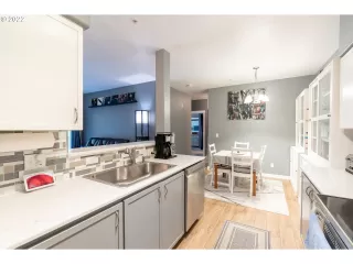 Photo #3: 22096085 Listing