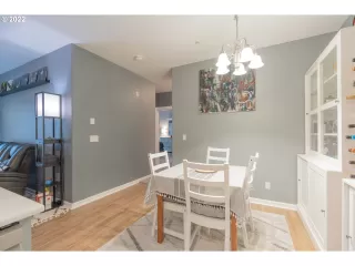 Photo #4: 22096085 Listing