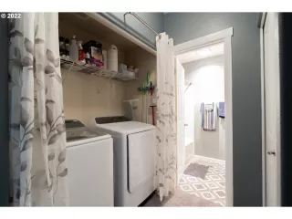 Photo #5: 22096085 Listing