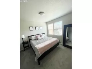 Photo #5: 22098072 Listing