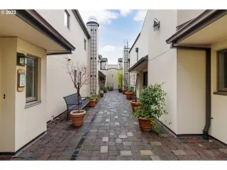 Photo #1: 22099398 Listing