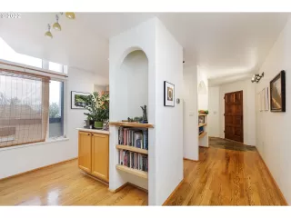 Photo #3: 22099398 Listing