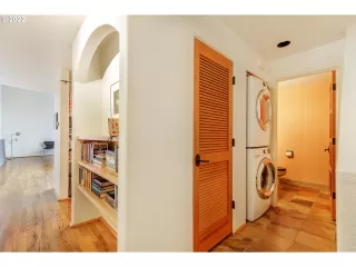 Photo #4: 22099398 Listing