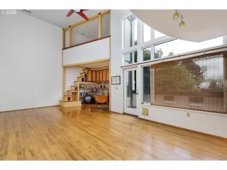 Photo #5: 22099398 Listing