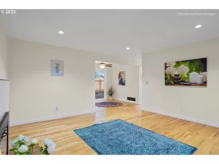 Photo #6: 22100482 Listing 