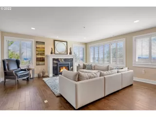 Photo #4: 22100794 Listing