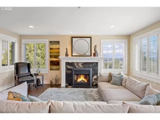 Photo #5: 22100794 Listing