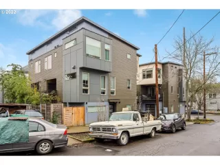 More Details about MLS # 22100926 : 2515 SE 29TH AVE