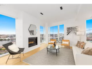 Photo #5: 22102065 Listing 