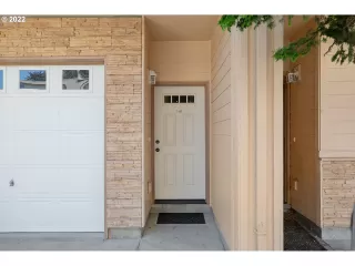 Photo #4: 22102983 Listing