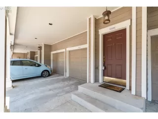 Photo #2: 22104120 Listing