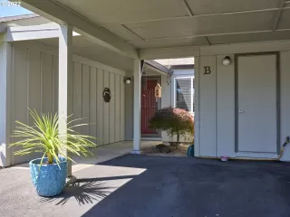 Photo #2: 22104529 Listing