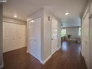 Photo #3: 22104529 Listing