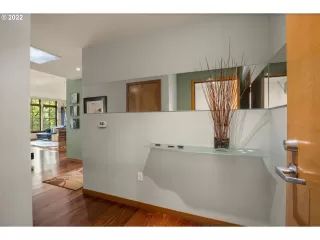 Photo #3: 22104583 Listing
