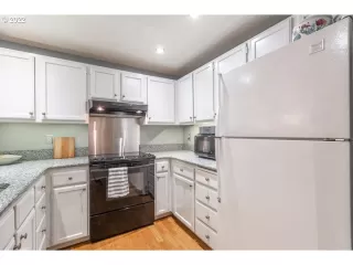 Photo #3: 22105290 Listing