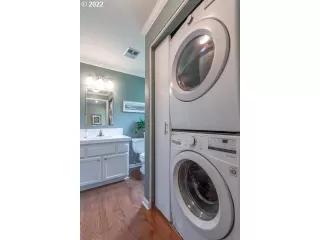 Photo #4: 22105290 Listing