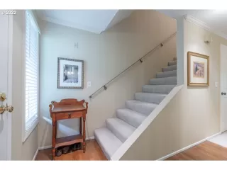 Photo #5: 22105290 Listing