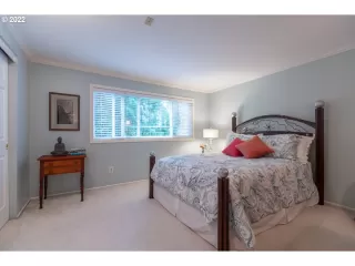 Photo #6: 22105290 Listing