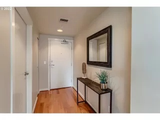 Photo #3: 22105361 Listing