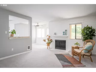 Photo #3: 22105957 Listing