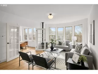 Photo #2: 22106012 Listing