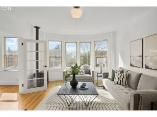 Photo #3: 22106012 Listing