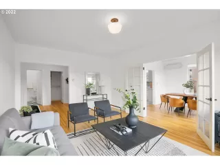 Photo #6: 22106012 Listing