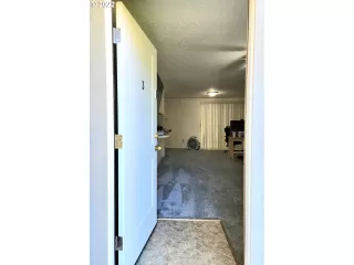 Photo #4: 22106219 Listing