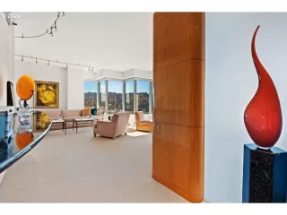 Photo #2: 22106261 Listing