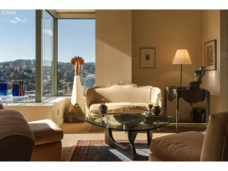 Photo #4: 22106261 Listing