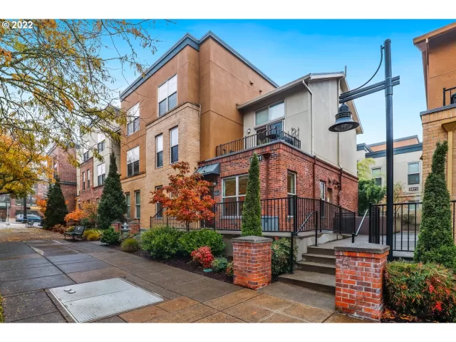 MLS: 22106316 Condo For Sale