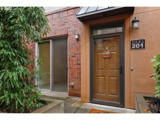 Photo #1: 22106316 Listing