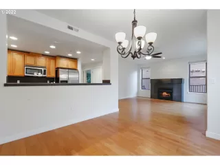 Photo #3: 22106316 Listing