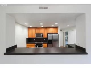 Photo #4: 22106316 Listing