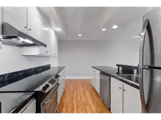 Photo #4: 22106543 Listing