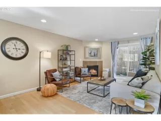 Photo #5: 22107054 Listing 