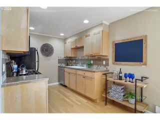 Photo #6: 22107054 Listing 