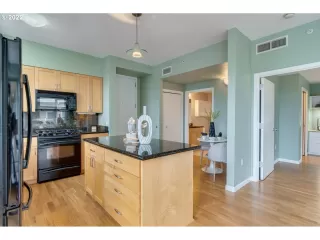 Photo #3: 22107650 Listing 