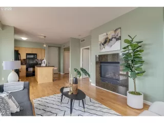 Photo #5: 22107650 Listing 