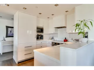 Photo #2: 22107658 Listing 